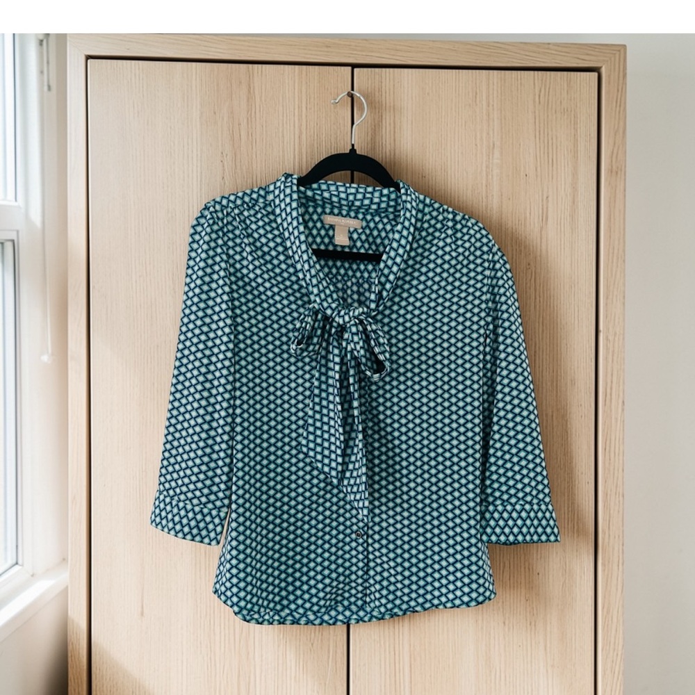 Banana Republic Tie Neck Diamond Geo Button Up Blouse Top Small